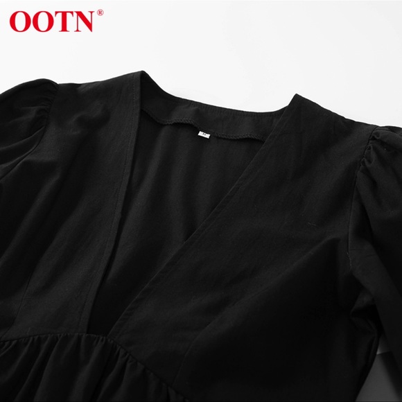 Black Vneck Puff Sleeve Dress 🖤 - Picture 4 of 4